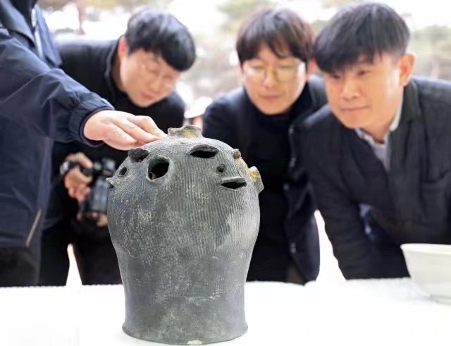 出土|韩国专家乐坏了!出土1500年前木简上有94个汉字,高赞其很珍贵