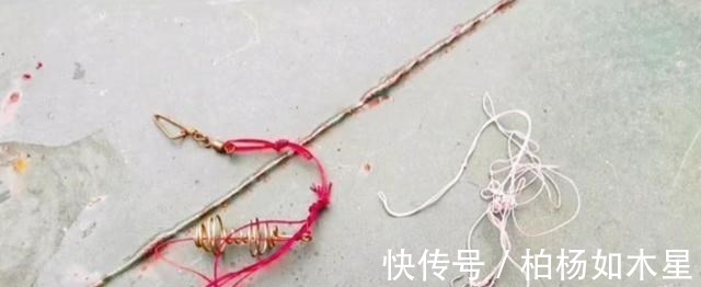 没收渔具并处罚!云南钓鱼人使用违规钓具,被抓时刚好上鱼了