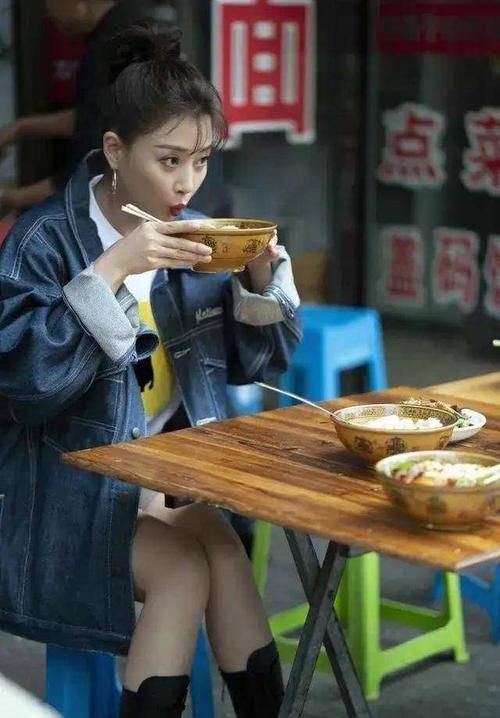 外套|美女穿男装外套玩裤子失踪，配骑士靴长腿，美貌十足！