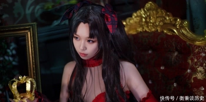 角色|小姐姐cos远坂凛月之女王,服装堪称完美,漫迷:好圆润!