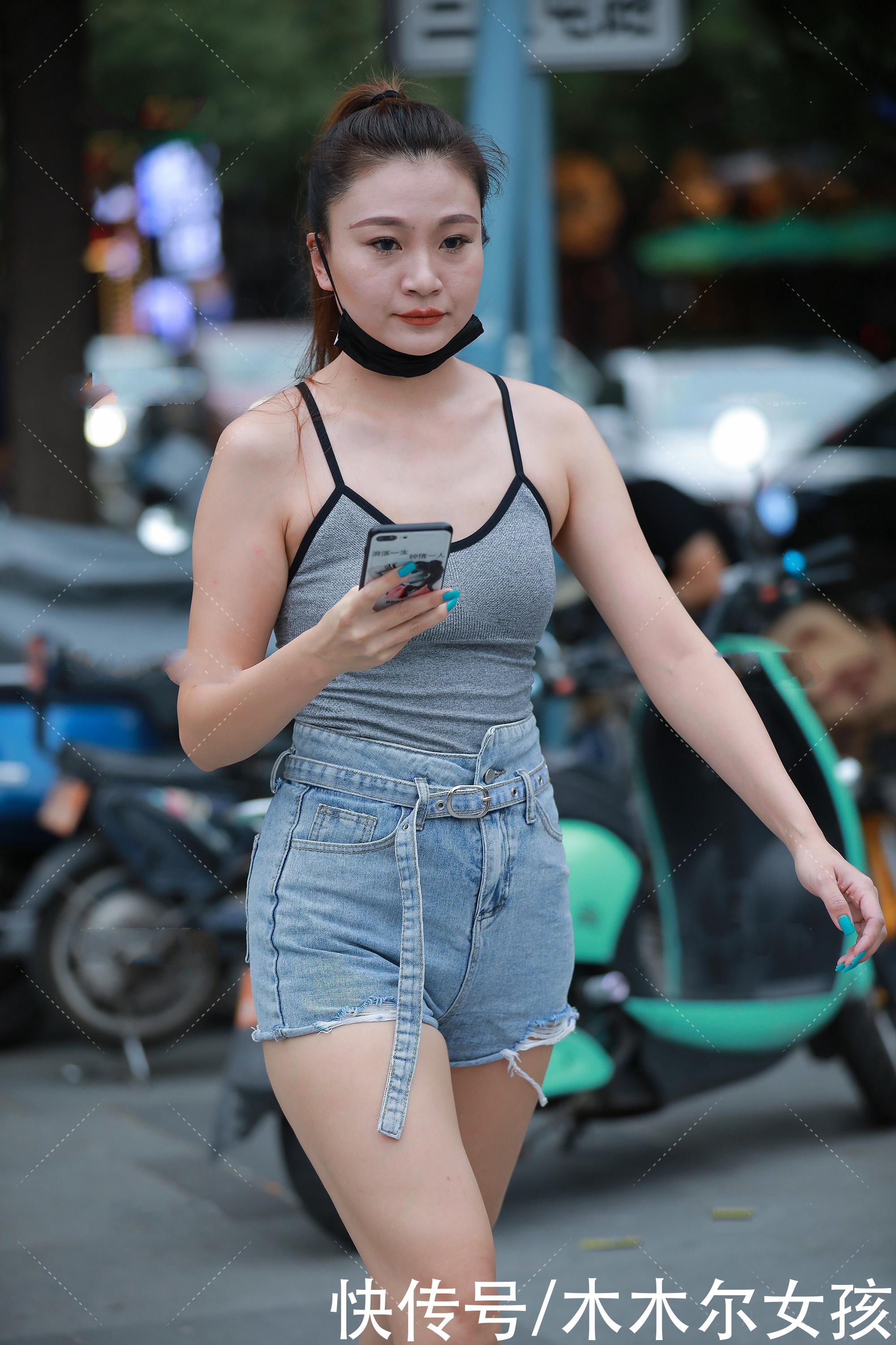 穿搭|小个子女生如何穿搭更加靓丽好看，吊带衫配牛仔短裤，清凉又高挑