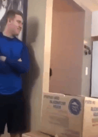 |搞笑GIF:他想要我尽快找个女朋友,又怕人家嫌弃他是拖油瓶,所以一直叫我哥哥