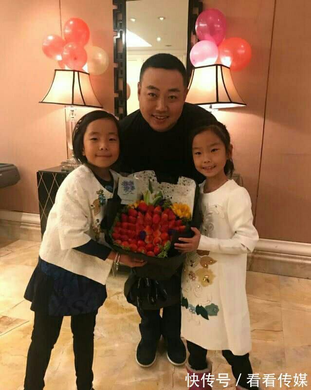 乒乓球|刘国梁双胞胎女儿罕见露面,姐姐七岁夺世界冠军,妹妹擅唱歌跳舞