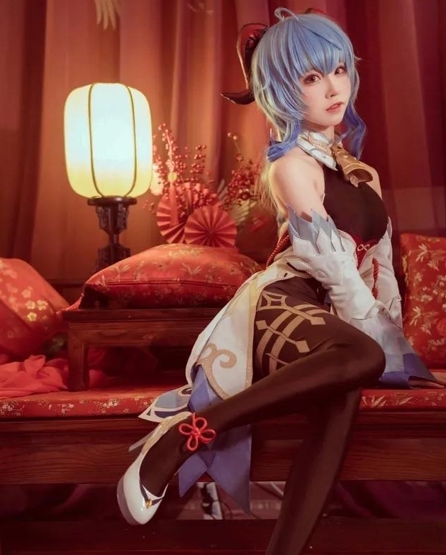甘雨|《原神》甘雨cosplay,完美身材与气质,太美了