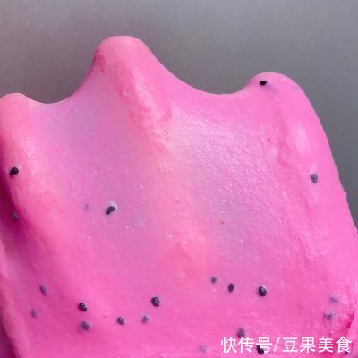 波兰种火龙果蔓越莓乳酪欧包