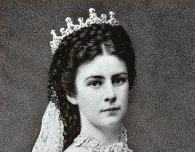 婉容皇后!百年前各国的王妃对比,这个国家的审美很别致,“如花”是你吗