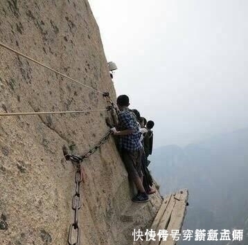 中国最可怕的3座栈道，比玻璃桥还刺激！陕西那座最让人崩溃