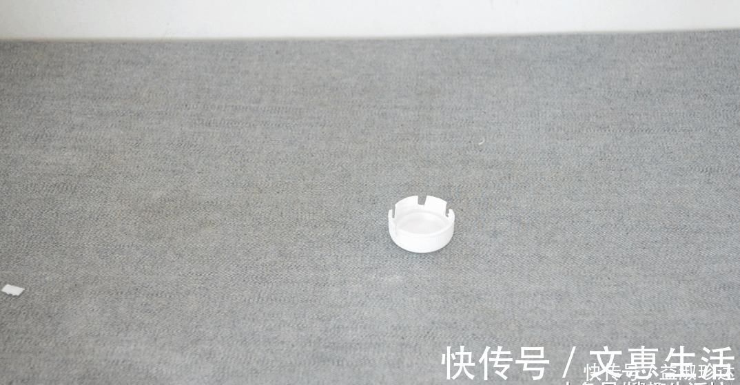 塑料|门把上粘个塑料瓶盖, 没想到还有这妙用, 家家户户都用得着