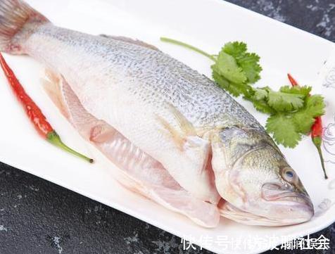 清蒸鱼,开水上锅蒸还是冷水很多人做错了,难怪鱼肉不鲜嫩