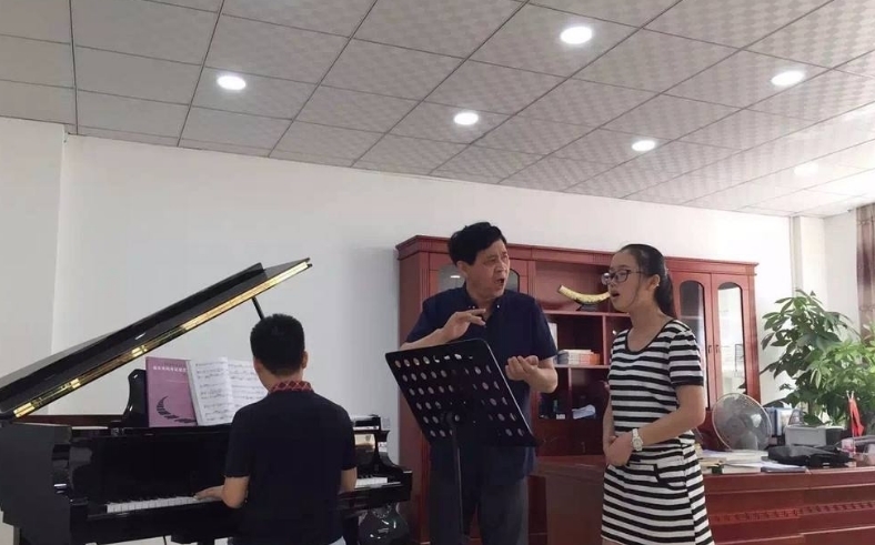 木兰舟&她是首位博士级歌唱家,曾12次登上春晚舞台,如今42岁风采依旧