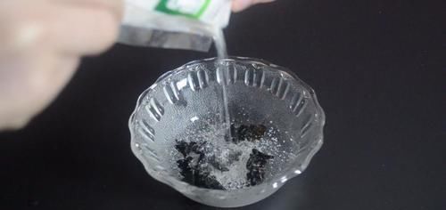  泡木耳，很多人第一步就错了，饭店厨房教我一诀窍，泡的又大又软