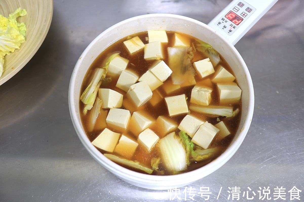 鲜香四溢的娃娃菜炖豆腐,制作简单,营养均衡!