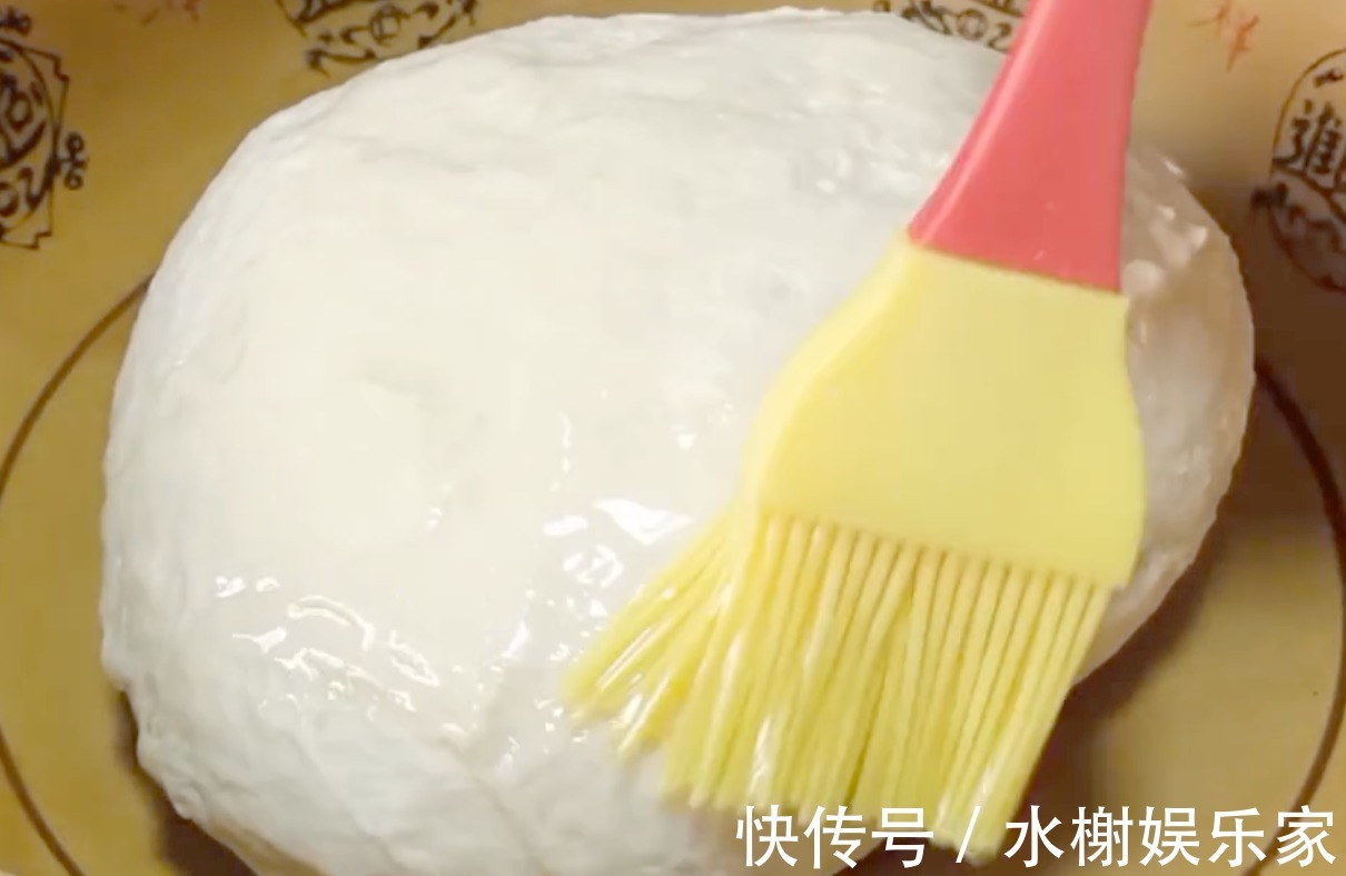 原来油条这么简单，早起给家人炸一盘，外酥里嫩，个个空心