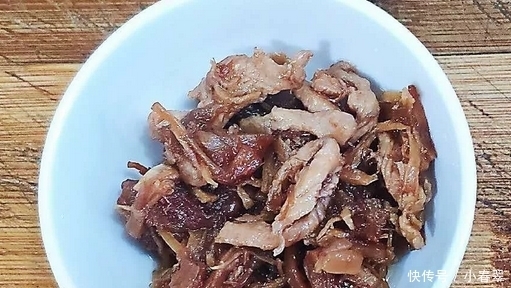 大叔用xo酱炖的辣豆腐，嫩滑可口，咸鲜微辣，家人爱吃！