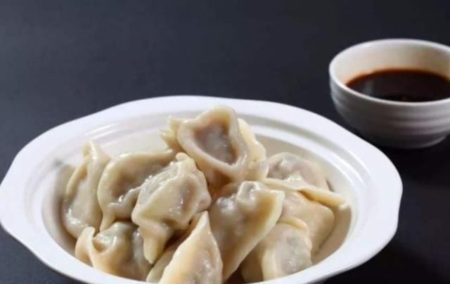 韭菜|盼了一年才吃到这种饺子馅,比韭菜馅鲜香,端上桌全家都吃得香!