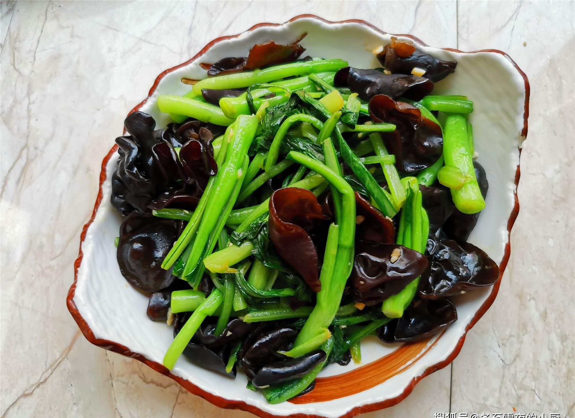 晚餐，花了100块钱做个4个菜，有荤有素，比饭店实惠，解馋又好吃