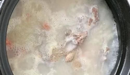 羊脊骨|天冷进补，不吃排骨也要多吃它，加一物熬一熬，汤白肉鲜，真滋补