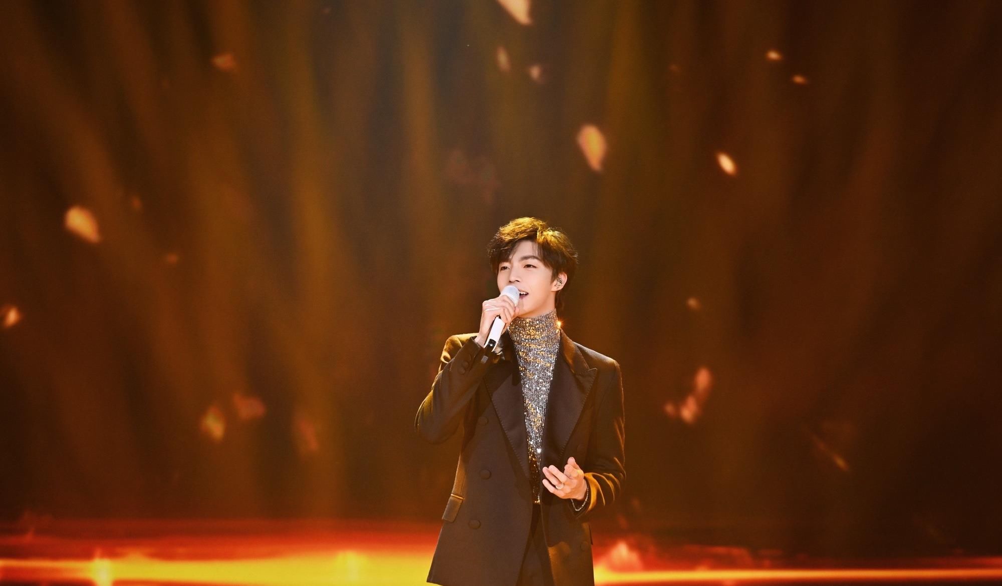 恭喜陈立农，成为ninepercent组合第一个登上春晚的成员