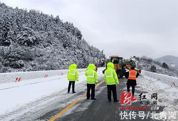 人民警察|东安交警浴“雪”保畅安