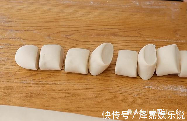 发面|最近蒸包子的这个做法火了,不用醒面,直接上锅蒸,上桌就被抢光