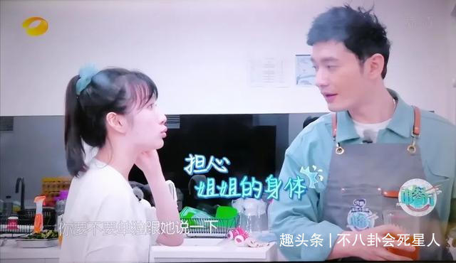 中餐厅|张亮黄晓明澄清也没用,网友扒赵丽颖多场合扒拉菜,还抢李晟水喝