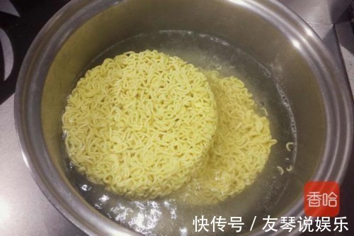 清水|别再清水煮了,方便面这样做,比蔬菜汤还营养,好妈妈必学!