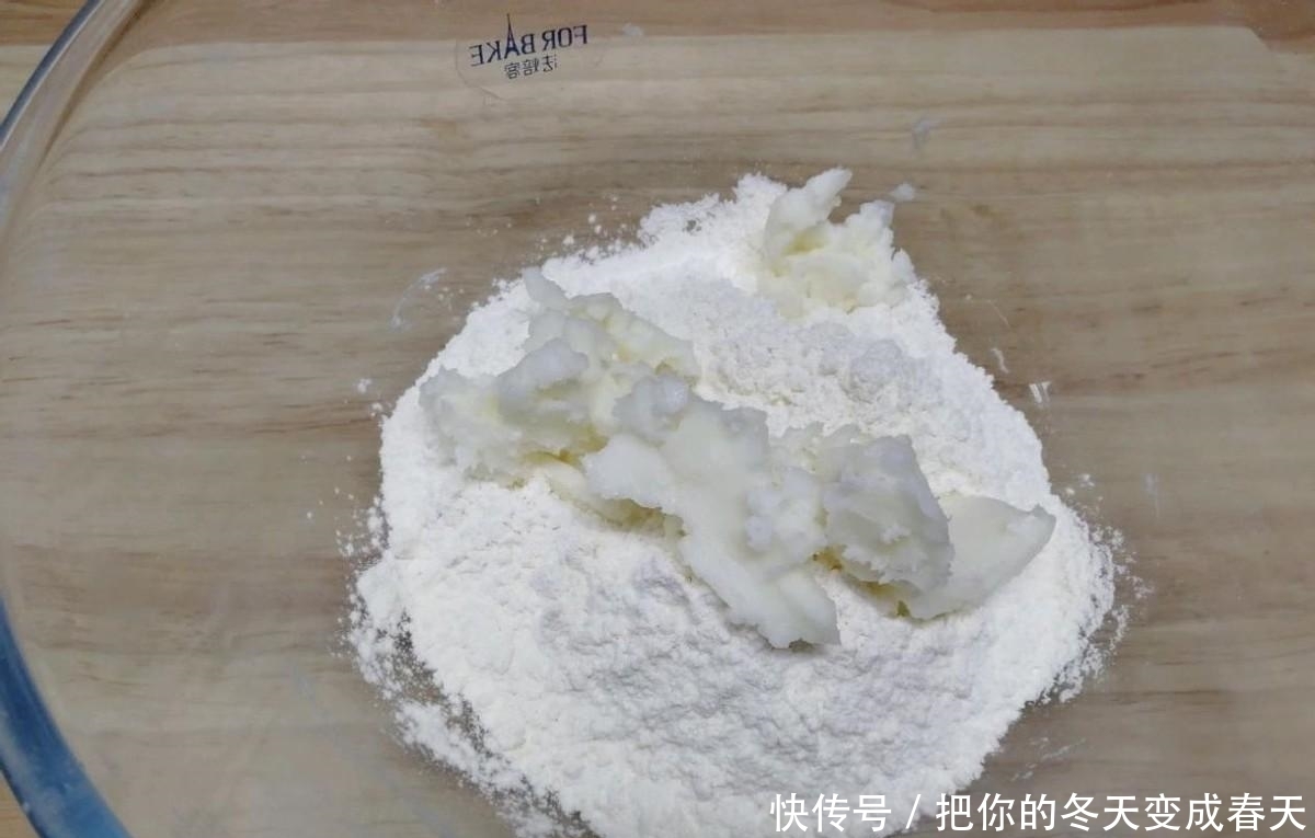 简单易上手的蛋黄酥,层层馅料包裹,香酥可口,太好吃了