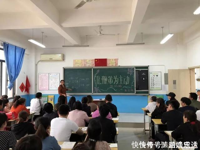 新衣|宝妈穿新衣去开家长会，进教室后气氛尴尬，老师请回家换衣服