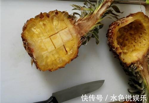 米饭不和鸡蛋炒，和这水果炒，酸甜开胃，颜色鲜艳，粒粒分明松散