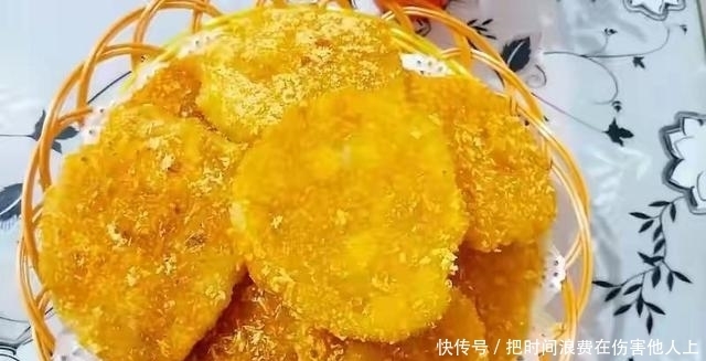 家里苹果吃不完,加一碗糯米粉做苹果派,不油炸,外酥里糯,真香