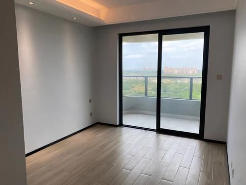 精装房|收房了,买的是精装房,家具家电还没进场,最喜欢大阳台了