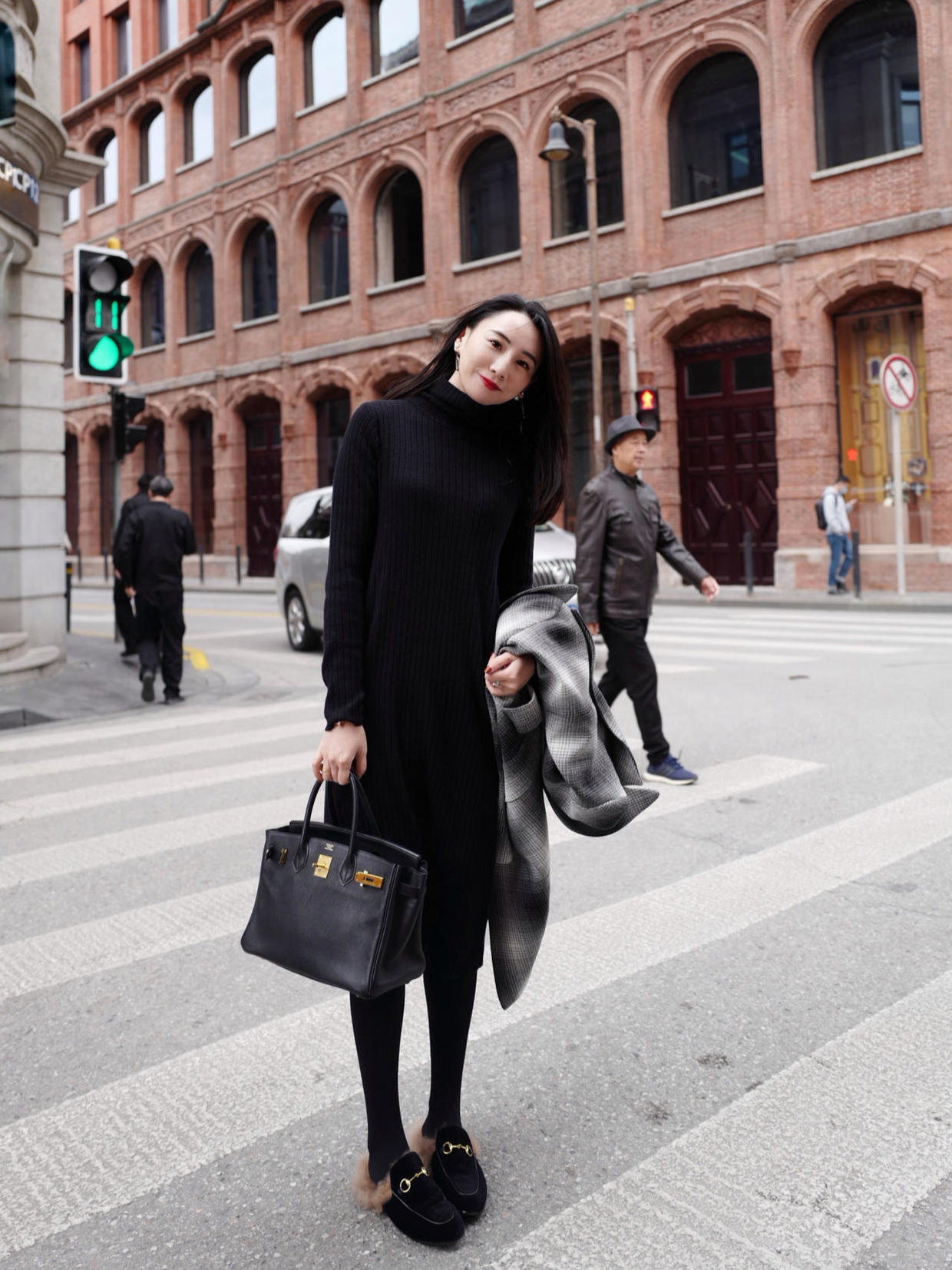 针织连衣裙 冬季穿搭没头绪?不妨试试这些纯黑色连衣裙,时髦百搭不挑人