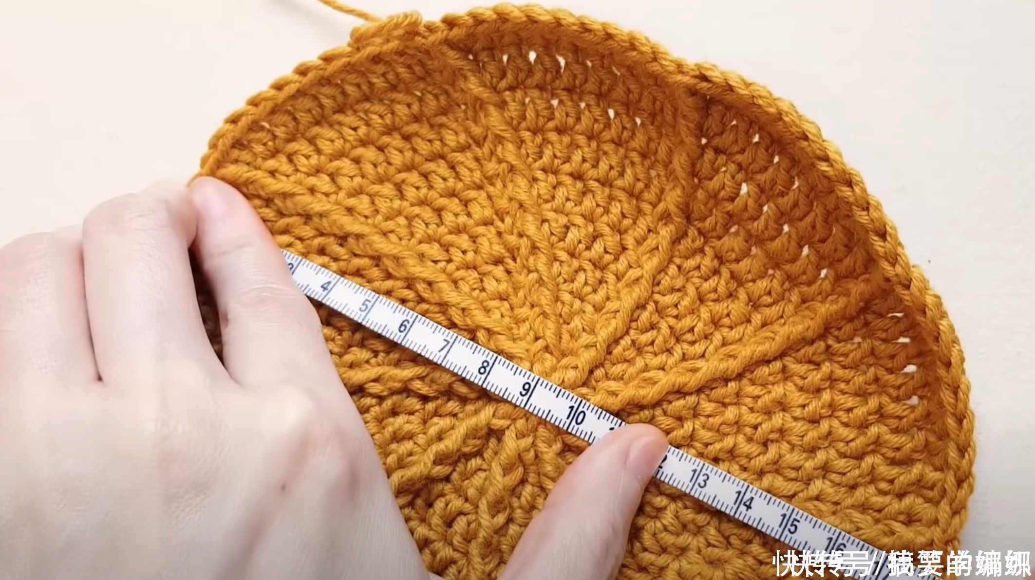 冬夏都可戴的一款帽子,只需换不同的线来钩,出行携带方便可折叠