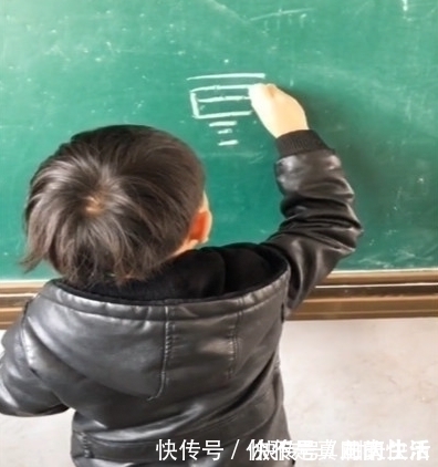 曹操|老师发现孩子写字不对劲,让孩子现场重写后蒙了,曹操瞧见都佩服