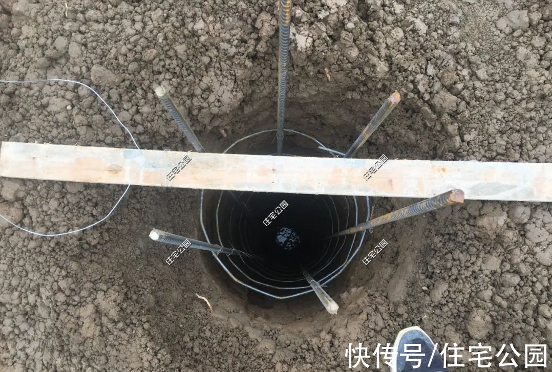 露台|河南农村10万买地，3层洋楼65万盖好，旋转楼梯配露台简直完美