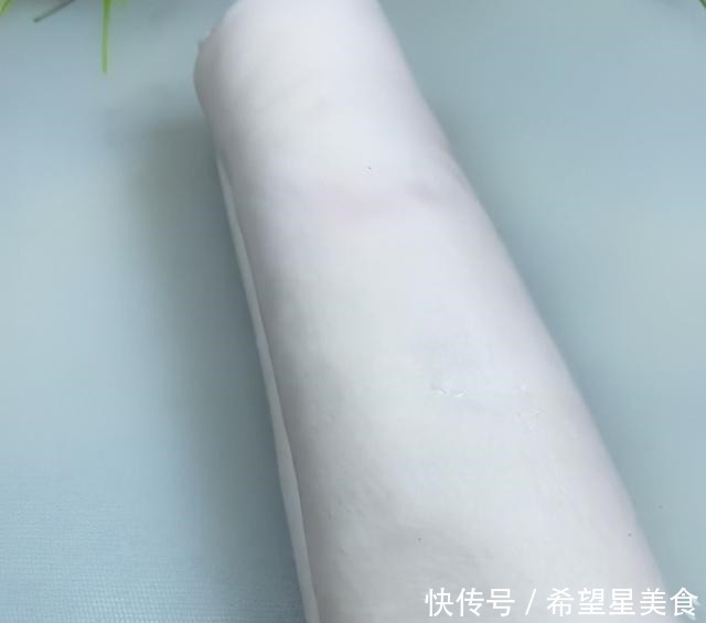 猪皮冻是最正宗的做法,Q弹爽滑,晶莹剔透,看着这都流口水