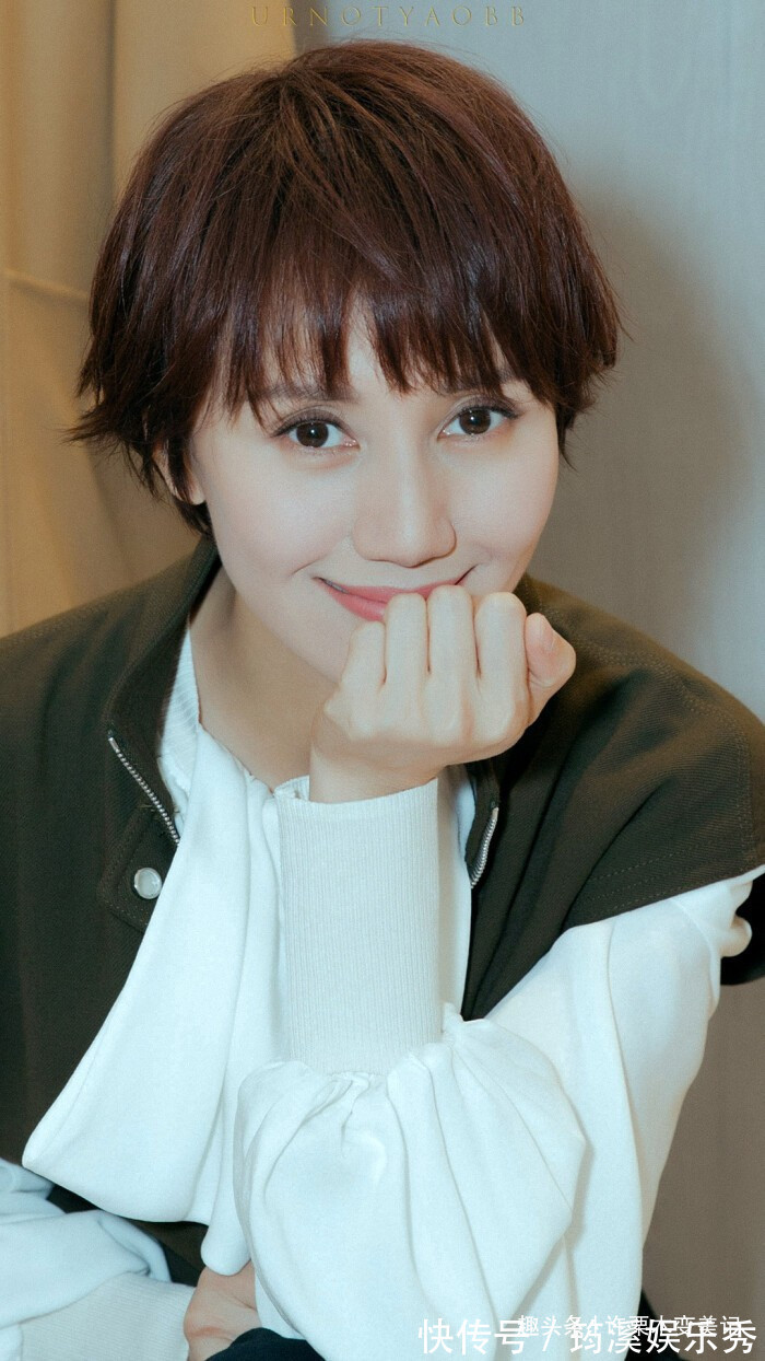 锁骨 奔五的女人尽量别留长发、烫卷发,推荐这5款发型,太减龄了