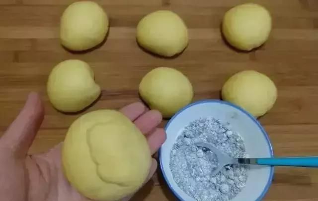 面粉|一碗玉米面，三个鸡蛋，不用烤，不用炸，蓬松柔软，比面包还好吃