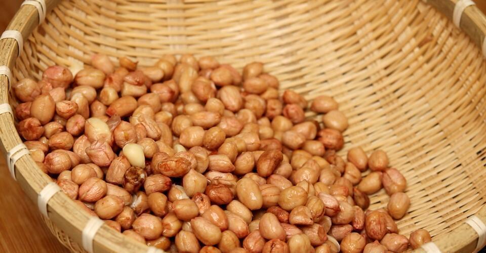 油炸花|炸花生米时,直接下锅就错了,多加这一步,花生又香又脆不返潮