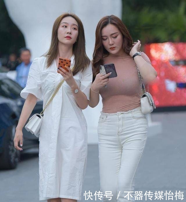 时尚|牛仔裤有着修身时尚百搭的特性,而精致的做工受到了大家的喜欢