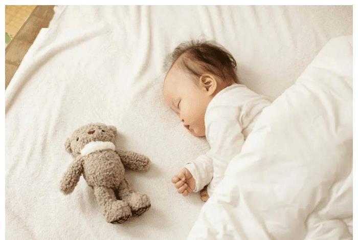 头部|我家宝宝后脑勺比较凸,月嫂一直让两边侧睡,有道理吗?靠谱吗