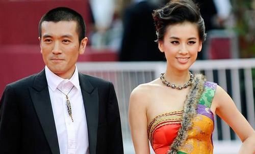 大廳|黃圣依節(jié)目曬出自家豪宅,大門是紅木做的,全是大富人家的標(biāo)配