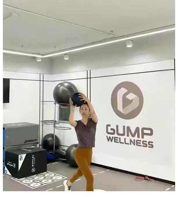 身材|白百合体重狂飙难控制！健身房苦练表情痛苦，体重超标麒麟臂抢镜