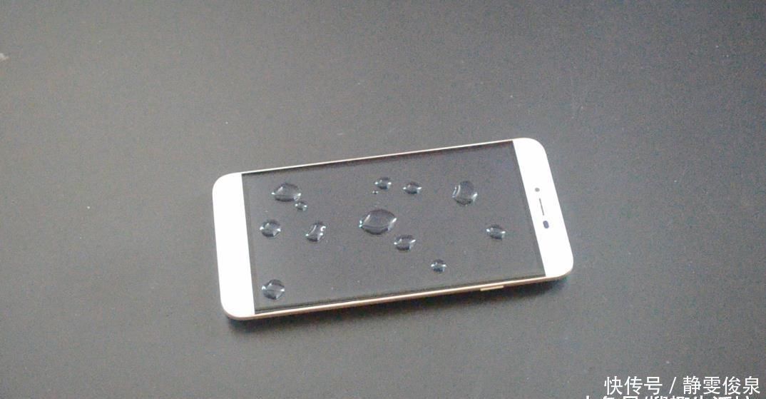 烦恼|食品袋里的干燥剂别扔了, 它的这3个妙用, 解决了很多家庭的烦恼