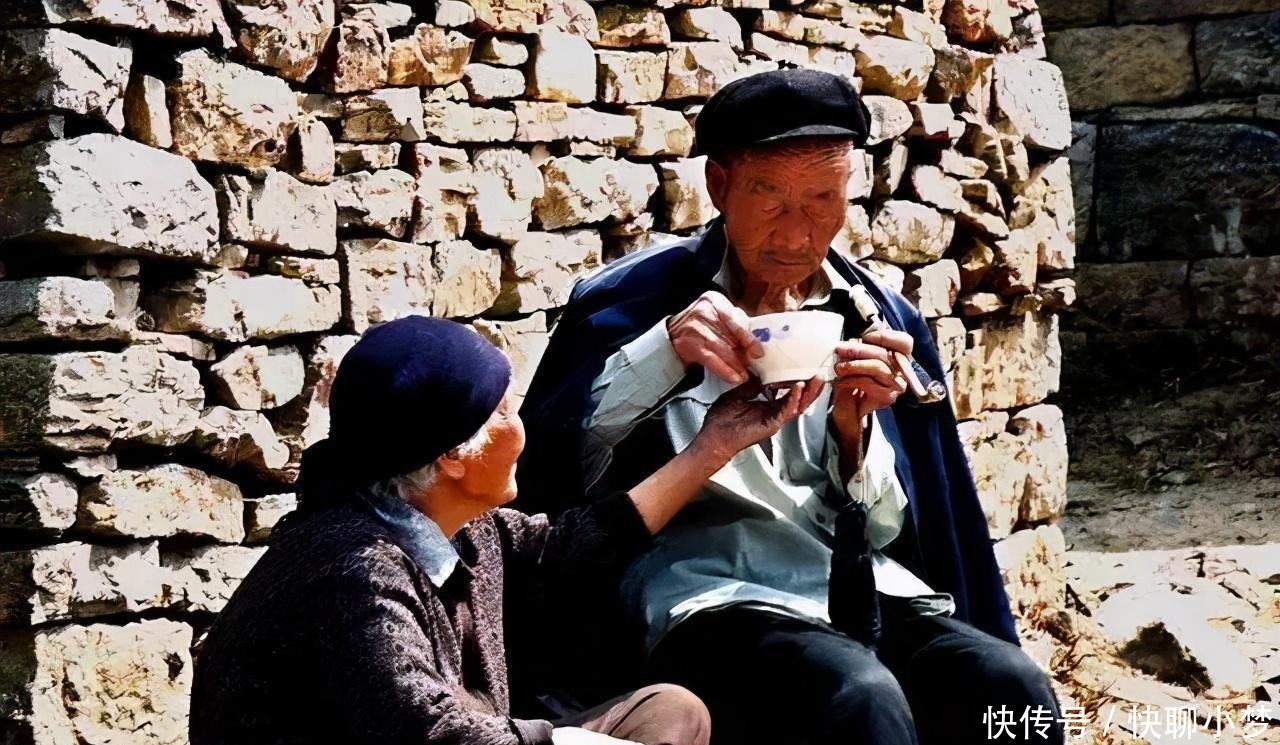 老话说:借米不借柴,借衣不借鞋,为啥不能借柴和鞋?