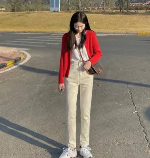 早春怎么兼顾优雅与时尚？这4个“配色”妙招值得收藏，超洋气