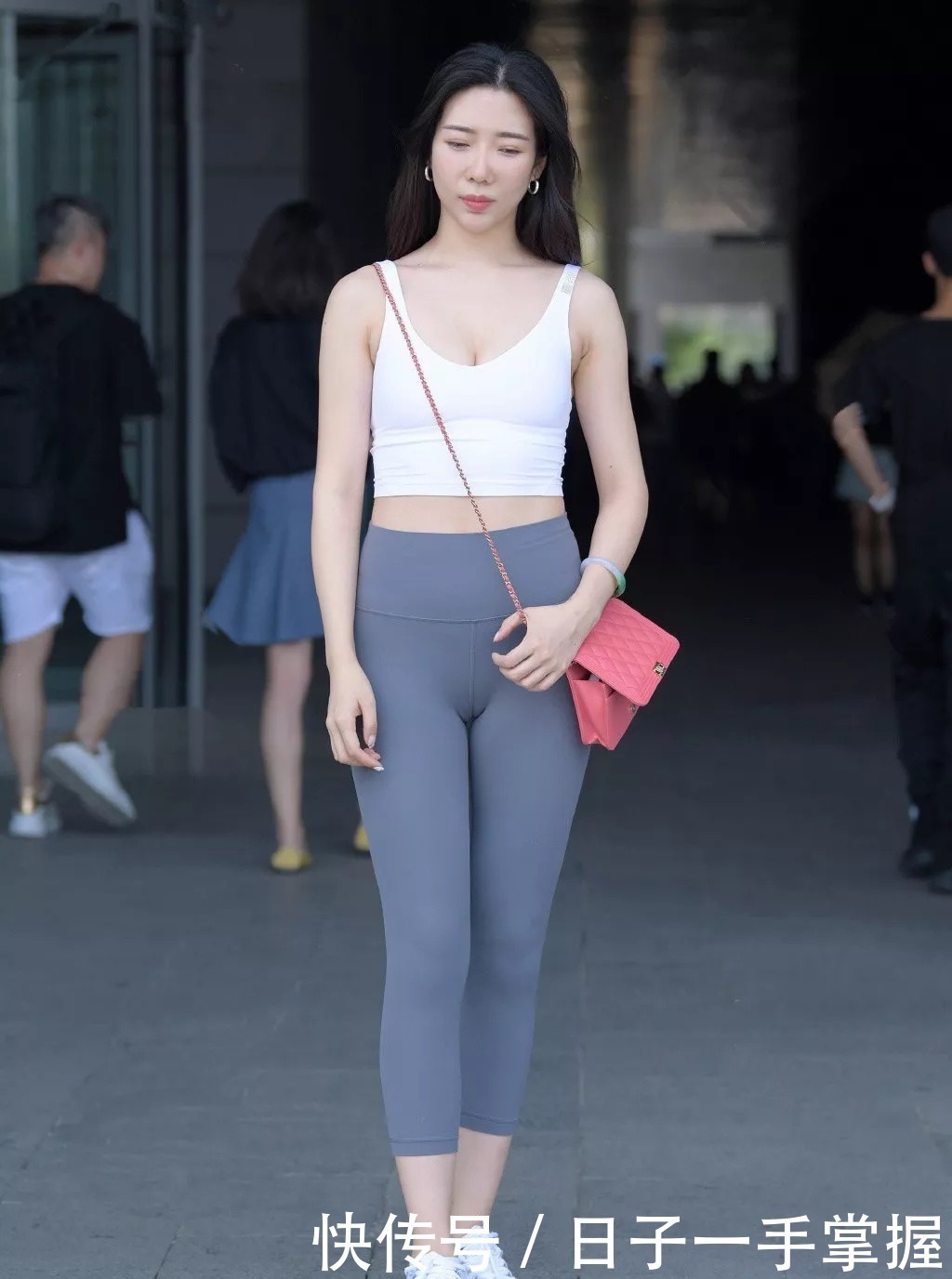 谁说“健美裤”不能穿上街头事实证明真的好看啊