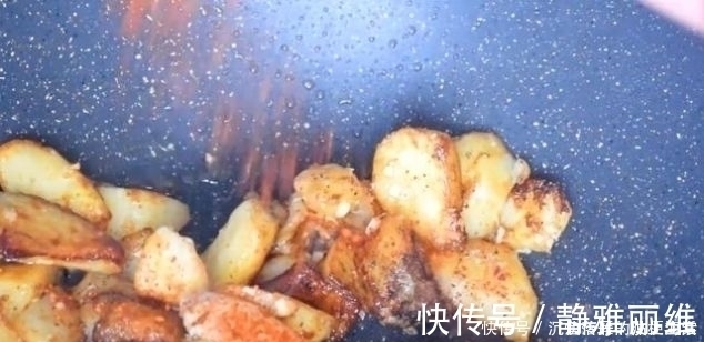 土豆最过瘾的吃法,比肉还香,做法简单,一上桌就被抢光