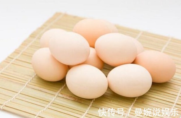 自己做戚风蛋糕塌陷还开裂多加这一步，蛋糕软润香甜，颜值还高