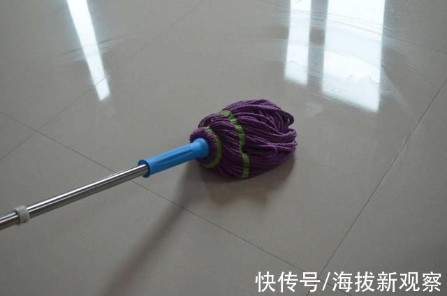 清水拖地还不如不拖,拖地时加进这一步骤,地面干净还不沾灰尘!
